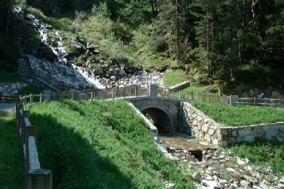 Estabilització i restauració ambiental de la carretera de les Pardines